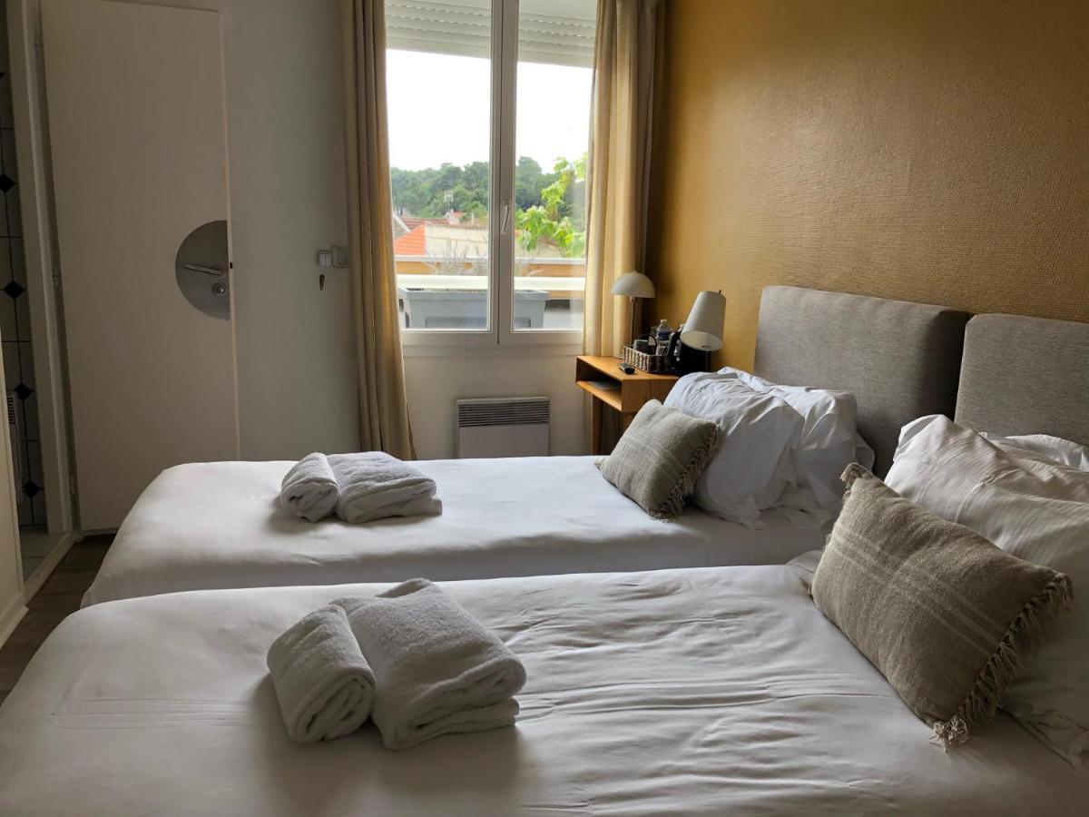 Le Homard Bleu Hotel แซ็ง-โทรจง-เลส์-แบ็งส์ ภายนอก รูปภาพ